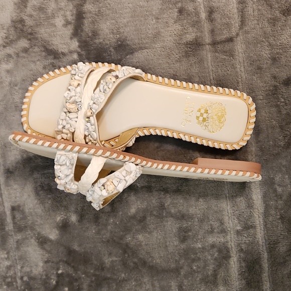 NWOT Vince Camuto Hasyl sandals beige and white fancy flip flopswith real stones - Picture 7 of 11